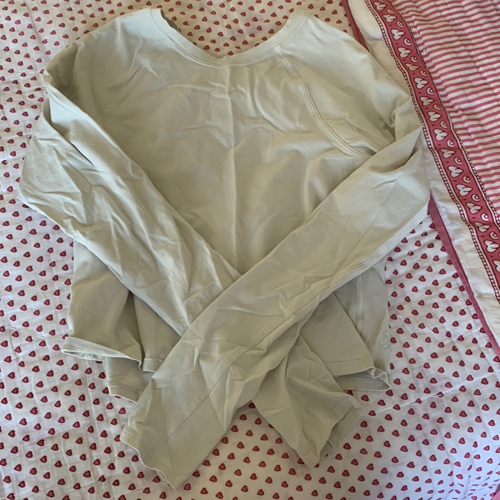 Lululemon Exclusive Cropped Long sleeve Shirt